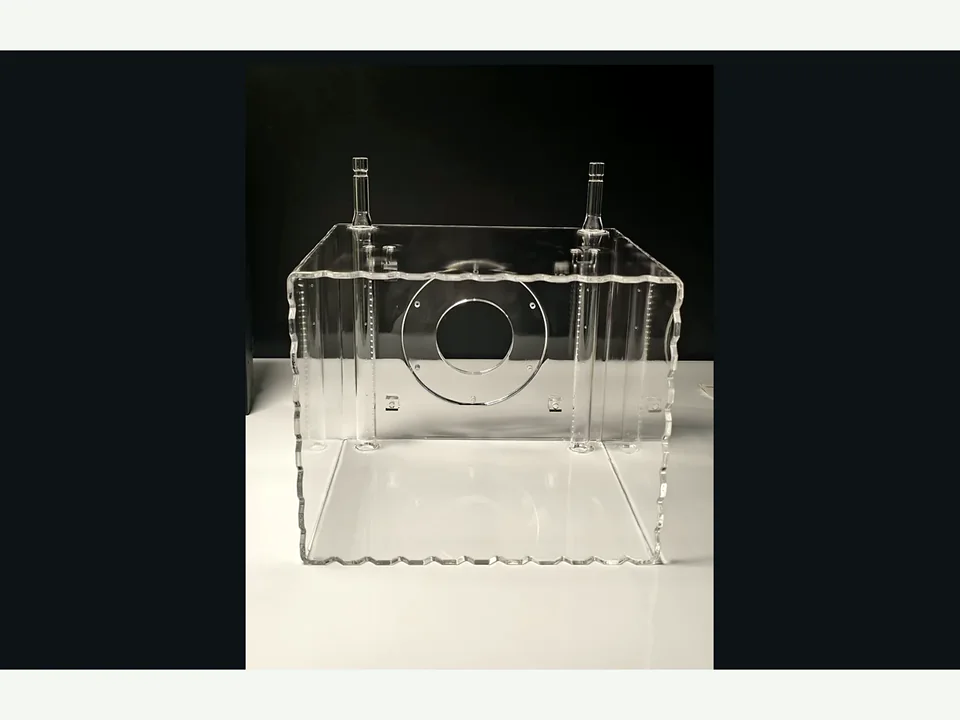 Representative WONIK quartz wet process tank — front view